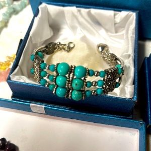 Turquoise and silvertone bracelet